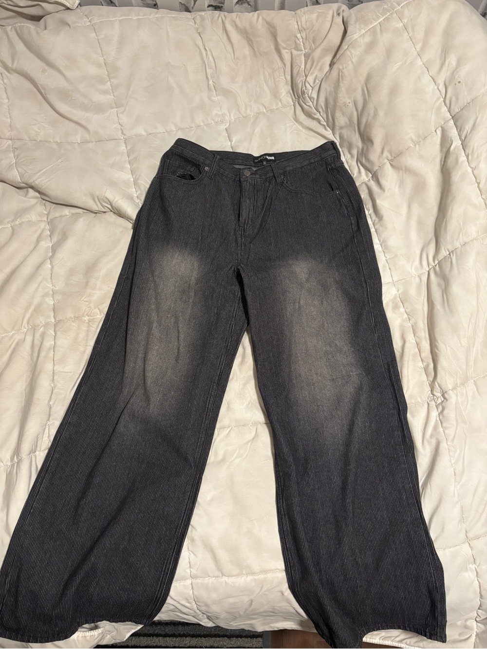 Woman Black Washed Straight-Leg Jeans